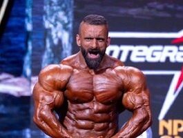 ساعت مسابقه هادی چوپان در مستر المپیا