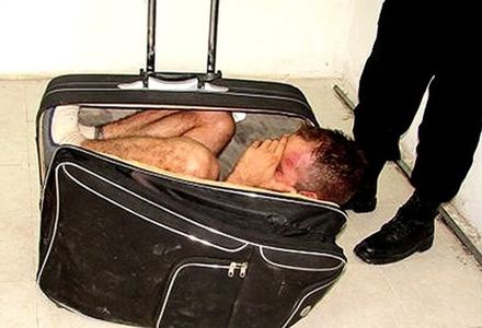 فرار عجیب زندانی ۲۰ ساله با پنهان شدن در چمدان هم سلولی اش